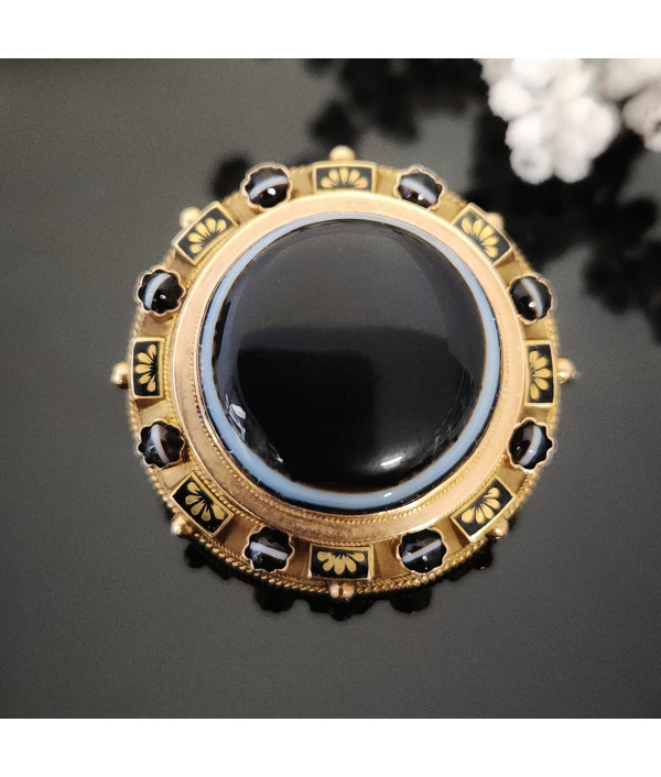 Victorian Banded Agate Target Brooch in ...