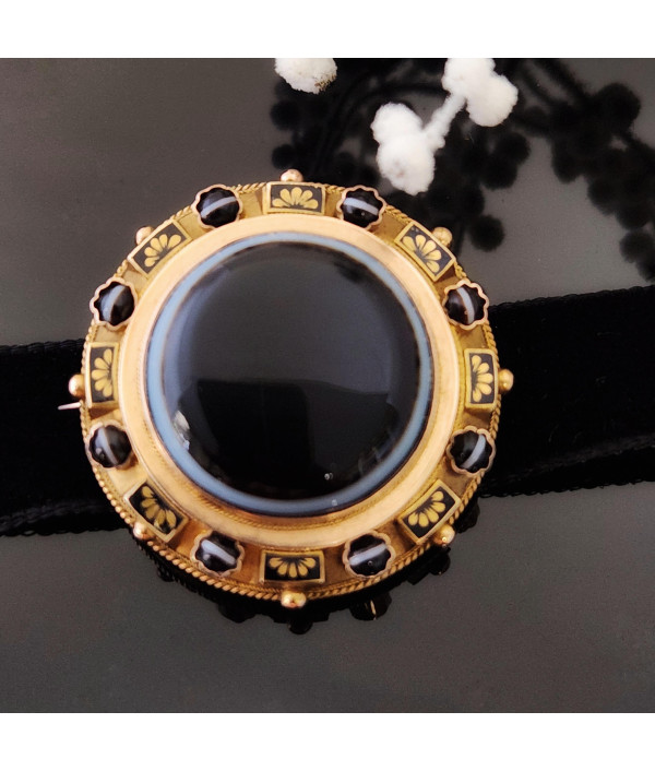 Victorian Banded Agate Target Brooch in 15k Gold Victorian Banded Agate Target Brooch in 15k Gold