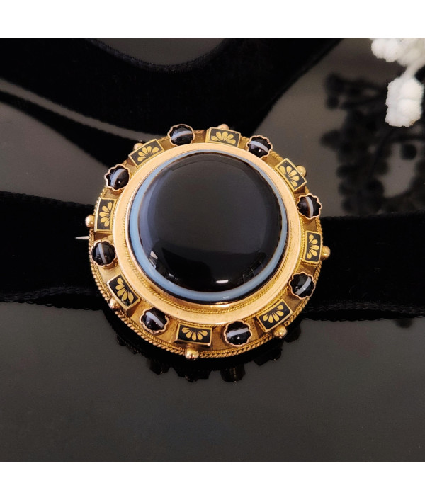 Victorian Banded Agate Target Brooch in 15k Gold Victorian Banded Agate Target Brooch in 15k Gold