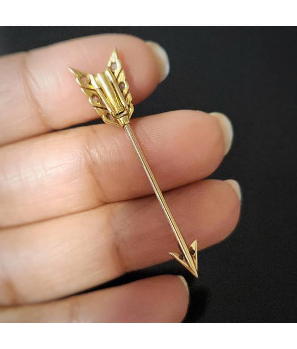 Art Deco Diamond Arrow Jabot Pin in 18ct Gold and Platinum Art Deco Diamond Arrow Jabot Pin in 18ct Gold and Platinum