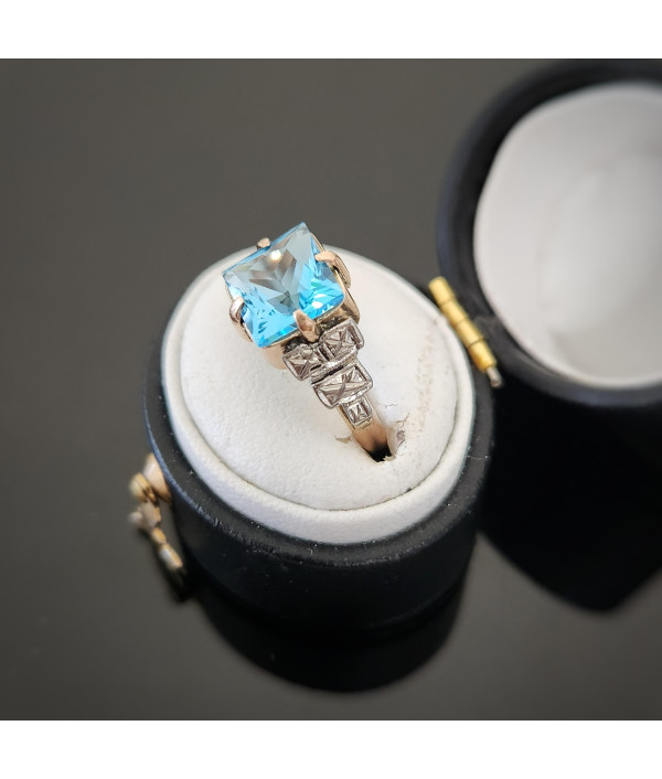 Art Deco 9ct Rose Gold And Platinum Swiss Blue Topaz Ring Art Deco 9ct Rose Gold And Platinum Swiss Blue Topaz Ring
