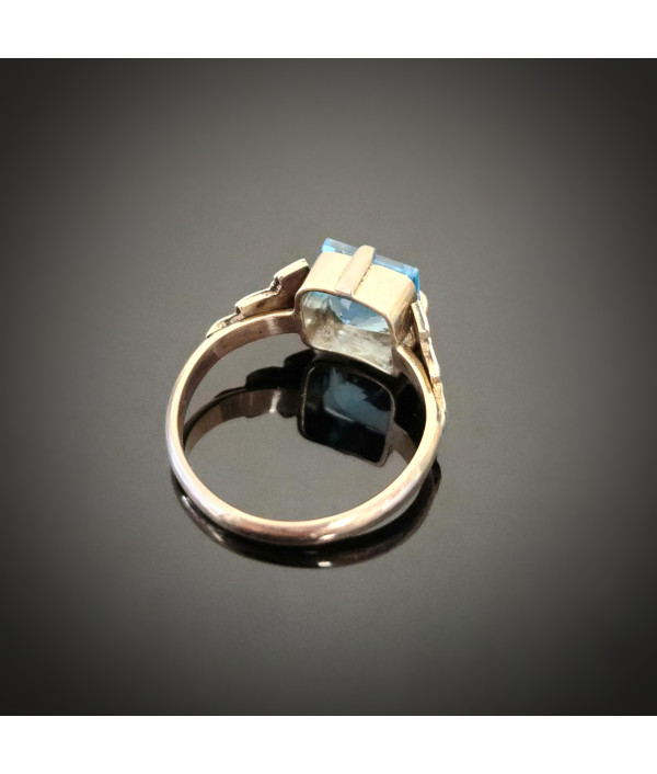 Art Deco 9ct Rose Gold And Platinum Swiss Blue Topaz Ring Art Deco 9ct Rose Gold And Platinum Swiss Blue Topaz Ring