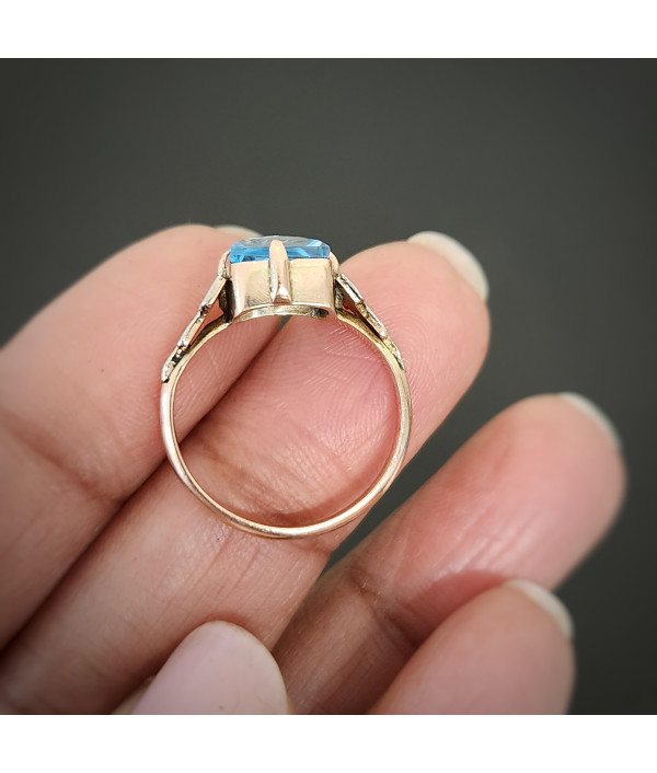 Art Deco 9ct Rose Gold And Platinum Swiss Blue Topaz Ring Art Deco 9ct Rose Gold And Platinum Swiss Blue Topaz Ring