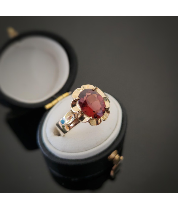 Vintage Garnet Solitaire Ring in 9ct Gold - circa 1950s – 1970s, 1.81ct Vintage Garnet Solitaire Ring in 9ct Gold - circa 1950s – 1970s, 1.81ct