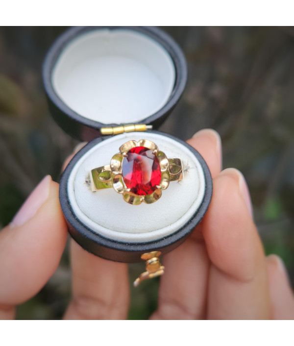 Vintage Garnet Solitaire Ring in 9ct Gold - circa 1950s – 1970s, 1.81ct Vintage Garnet Solitaire Ring in 9ct Gold - circa 1950s – 1970s, 1.81ct