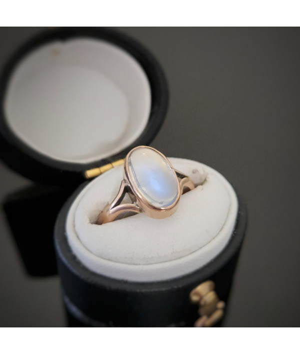 Early 20th Century Moonstone Ring in 9ct Rose Gold Early 20th Century Moonstone Ring in 9ct Rose Gold