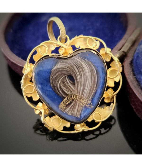Victorian 18ct Gold Mourning Pendant – "Remember Me" with Hairwork and Blue Silk Victorian 18ct Gold Mourning Pendant – "Remember Me" with Hairwork and Blue Silk