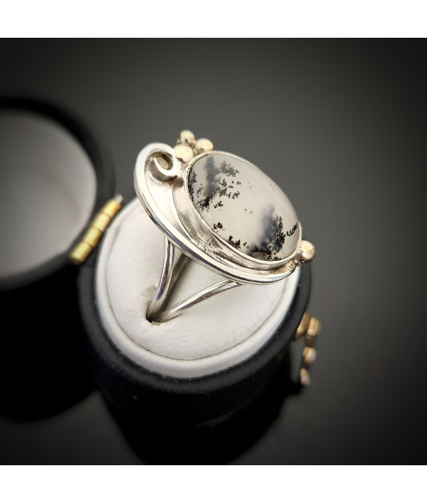 Dendritic Agate Ring in Sterling Silver with 9ct Gold Accents – Signed "M" Dendritic Agate Ring in Sterling Silver with 9ct Gold Accents – Signed "M"