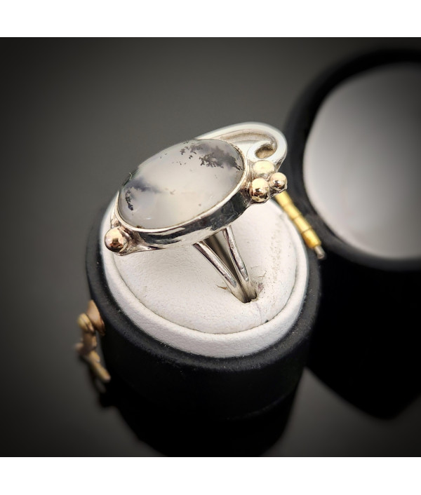 Dendritic Agate Ring in Sterling Silver with 9ct Gold Accents – Signed "M" Dendritic Agate Ring in Sterling Silver with 9ct Gold Accents – Signed "M"