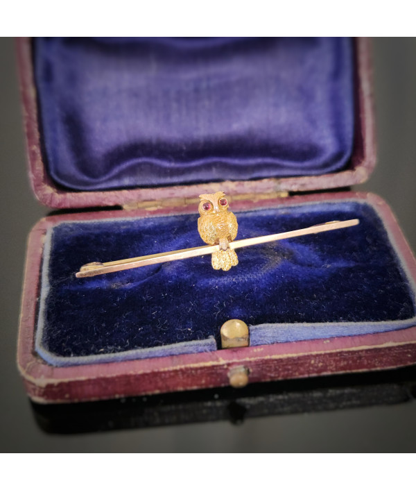 Edwardian 9ct Rose Gold Owl Bar Brooch with Garnet Eyes Edwardian 9ct Rose Gold Owl Bar Brooch with Garnet Eyes