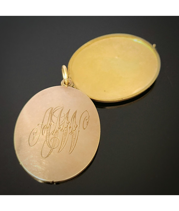 Antique 15ct Gold Monogrammed Photo Locket – Late Victorian to Edwardian Era