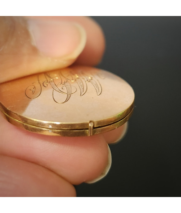 Antique 15ct Gold Monogrammed Photo Locket – Late Victorian to Edwardian Era