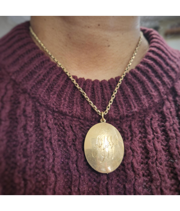 Antique 15ct Gold Monogrammed Photo Locket – Late Victorian to Edwardian Era