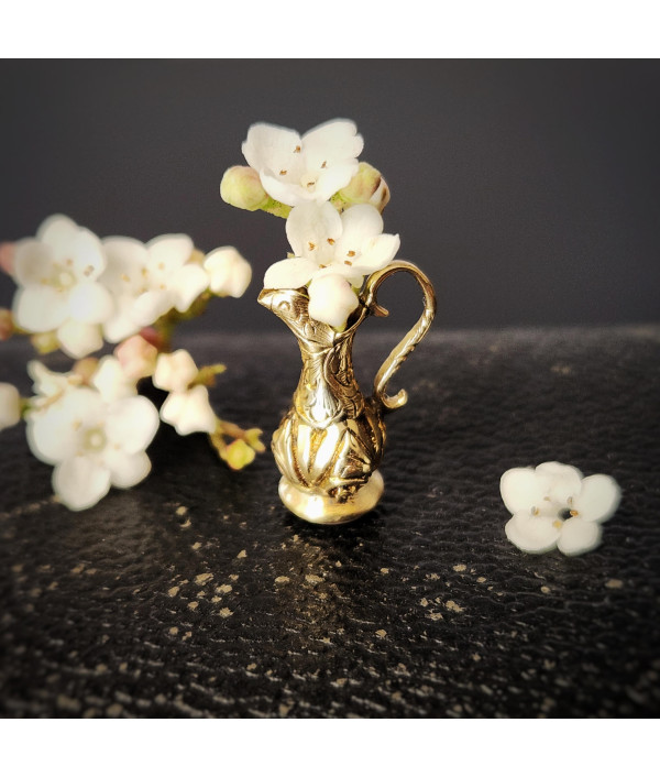 Antique Mini Fob Seal with Chalcedony Base in 9K Yellow Gold