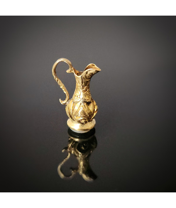 Antique Mini Fob Seal with Chalcedony Base in 9K Yellow Gold