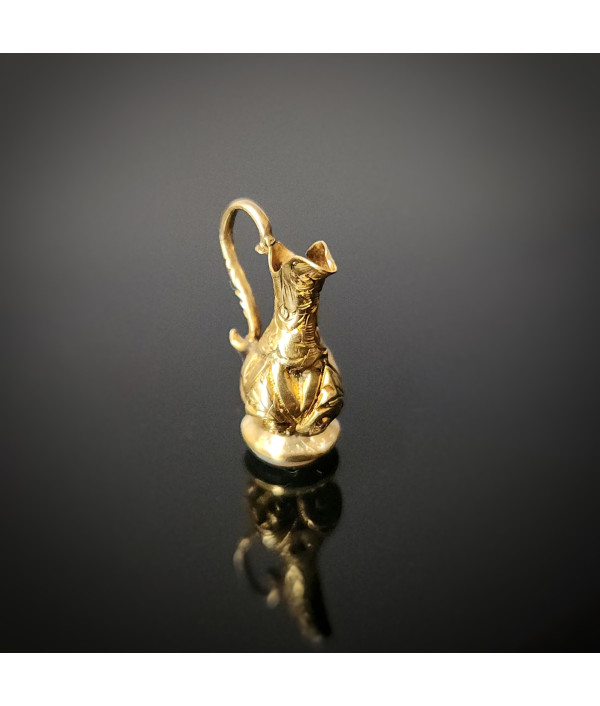 Antique Mini Fob Seal with Chalcedony Base in 9K Yellow Gold
