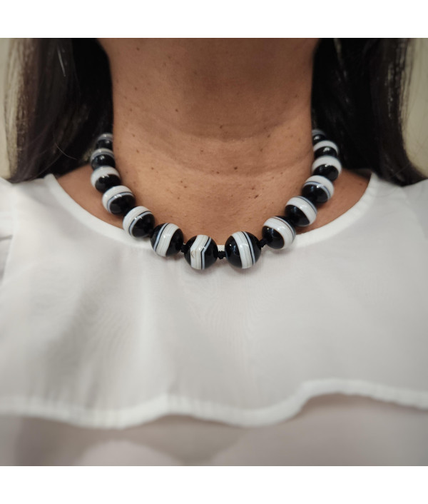 Antique Banded Agate Bead Necklace with Sterling Silver Fittings Antique Banded Agate Bead Necklace with Sterling Silver Fittings