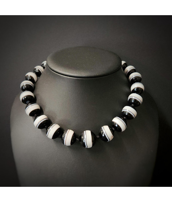 Antique Banded Agate Bead Necklace with Sterling Silver Fittings Antique Banded Agate Bead Necklace with Sterling Silver Fittings