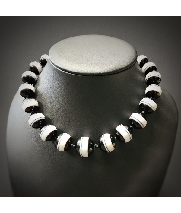Antique Banded Agate Bead Necklace with Sterling Silver Fittings Antique Banded Agate Bead Necklace with Sterling Silver Fittings