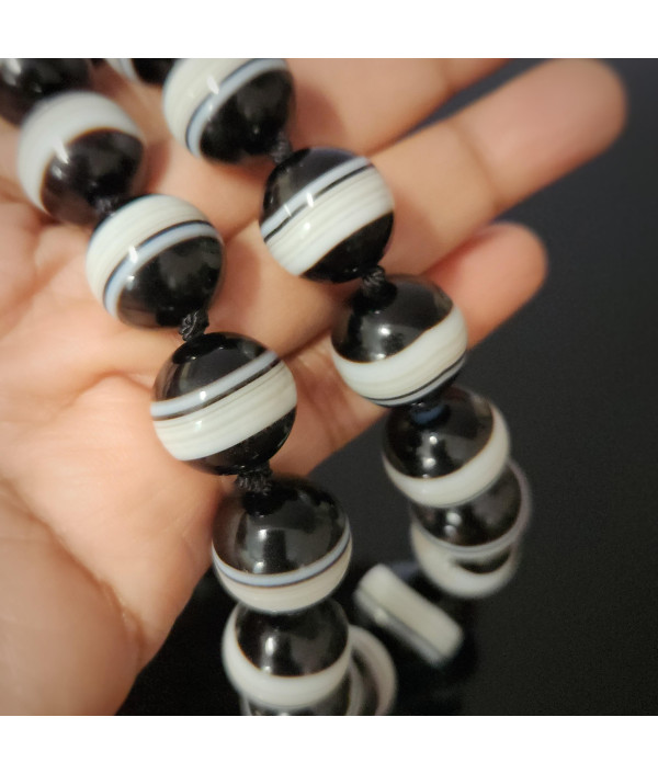 Antique Banded Agate Bead Necklace with Sterling Silver Fittings Antique Banded Agate Bead Necklace with Sterling Silver Fittings