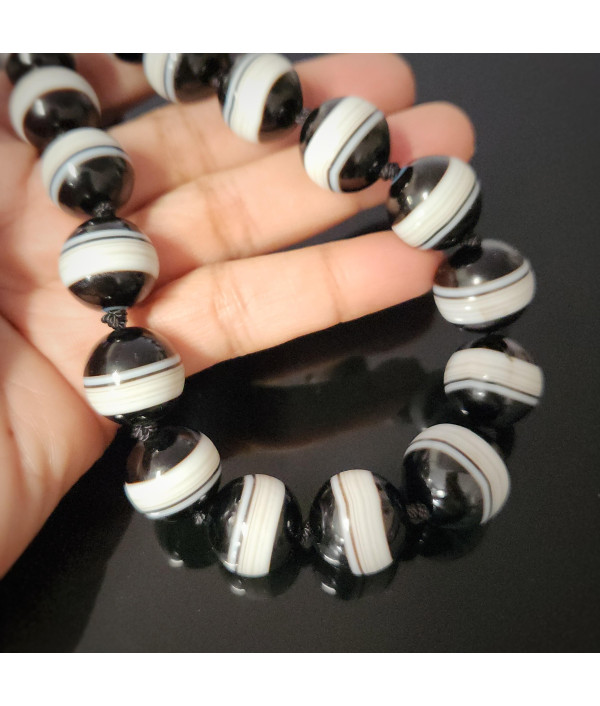 Antique Banded Agate Bead Necklace with Sterling Silver Fittings Antique Banded Agate Bead Necklace with Sterling Silver Fittings