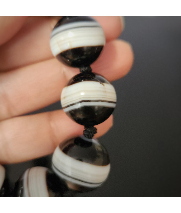 Antique Banded Agate Bead Necklace with Sterling Silver Fittings Antique Banded Agate Bead Necklace with Sterling Silver Fittings