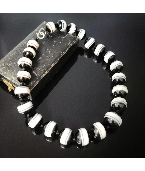 Antique Banded Agate Bead Neck...