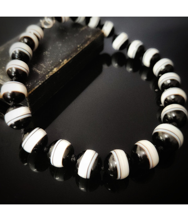 Antique Banded Agate Bead Necklace with Sterling Silver Fittings Antique Banded Agate Bead Necklace with Sterling Silver Fittings