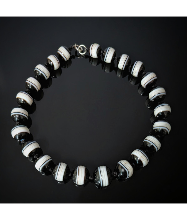 Antique Banded Agate Bead Necklace with Sterling Silver Fittings Antique Banded Agate Bead Necklace with Sterling Silver Fittings