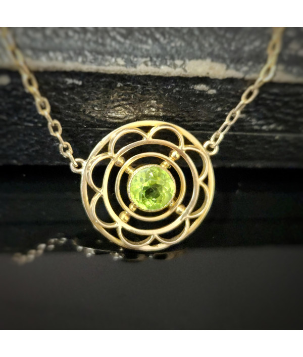 Edwardian Peridot Pendant in 9ct Gold Edwardian Peridot Pendant in 9ct Gold