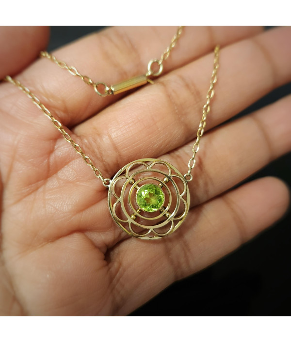 Edwardian Peridot Pendant in 9ct Gold Edwardian Peridot Pendant in 9ct Gold