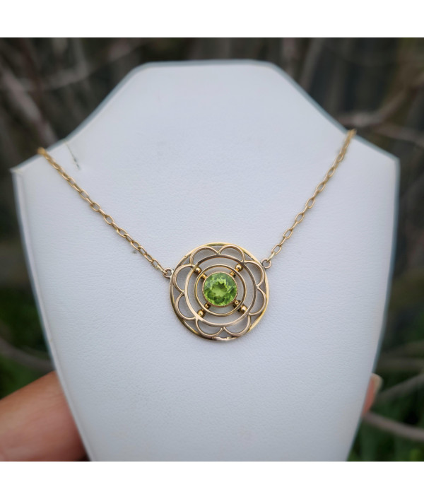 Edwardian Peridot Pendant in 9ct Gold Edwardian Peridot Pendant in 9ct Gold