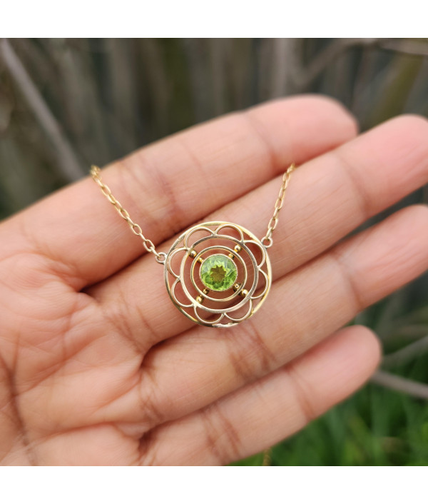 Edwardian Peridot Pendant in 9ct Gold Edwardian Peridot Pendant in 9ct Gold