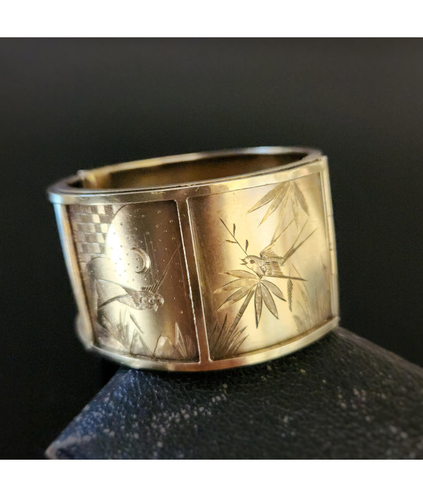 Victorian Era Day and Night Bangle – Gilded Sterling Silver with Engraved Bird Motifs Victorian Era Day and Night Bangle – Gilded Sterling Silver with Engraved Bird Motifs