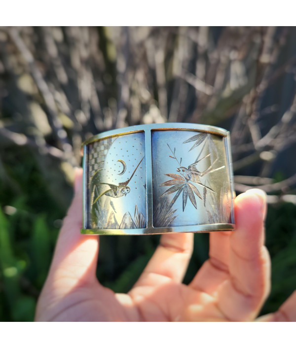 Victorian Era Day and Night Bangle – Gilded Sterling Silver with Engraved Bird Motifs Victorian Era Day and Night Bangle – Gilded Sterling Silver with Engraved Bird Motifs