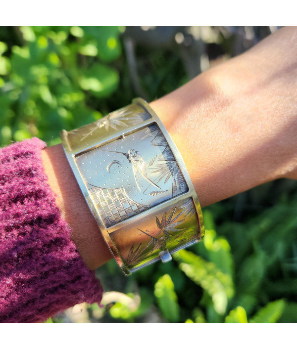 Victorian Era Day and Night Bangle – Gilded Sterling Silver with Engraved Bird Motifs Victorian Era Day and Night Bangle – Gilded Sterling Silver with Engraved Bird Motifs