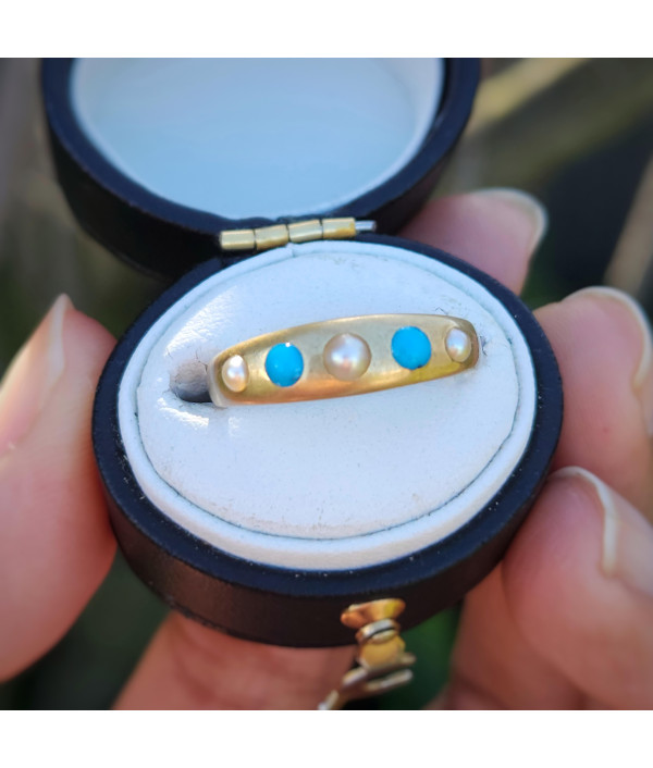 Victorian Turquoise And Pearl Ring in 18ct Bloomed Yellow Gold - 1882 Victorian Turquoise And Pearl Ring in 18ct Bloomed Yellow Gold - 1882
