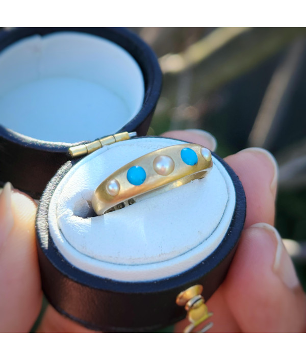 Victorian Turquoise And Pearl Ring in 18ct Bloomed Yellow Gold - 1882 Victorian Turquoise And Pearl Ring in 18ct Bloomed Yellow Gold - 1882