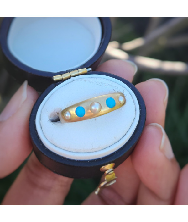 Victorian Turquoise And Pearl Ring in 18ct Bloomed Yellow Gold - 1882 Victorian Turquoise And Pearl Ring in 18ct Bloomed Yellow Gold - 1882