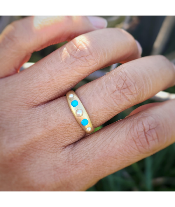 Victorian Turquoise And Pearl Ring in 18ct Bloomed Yellow Gold - 1882 Victorian Turquoise And Pearl Ring in 18ct Bloomed Yellow Gold - 1882