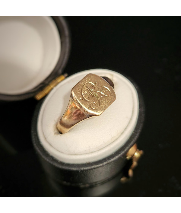 Antique 9ct Gold Rectangular Signet Ring – Monogram R Antique 9ct Gold Rectangular Signet Ring – Monogram R