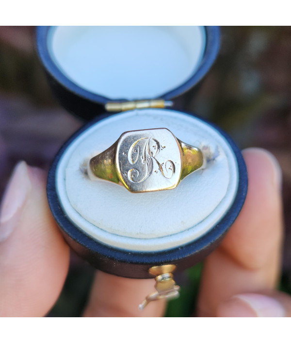 Antique 9ct Gold Rectangular Signet Ring – Monogram R Antique 9ct Gold Rectangular Signet Ring – Monogram R