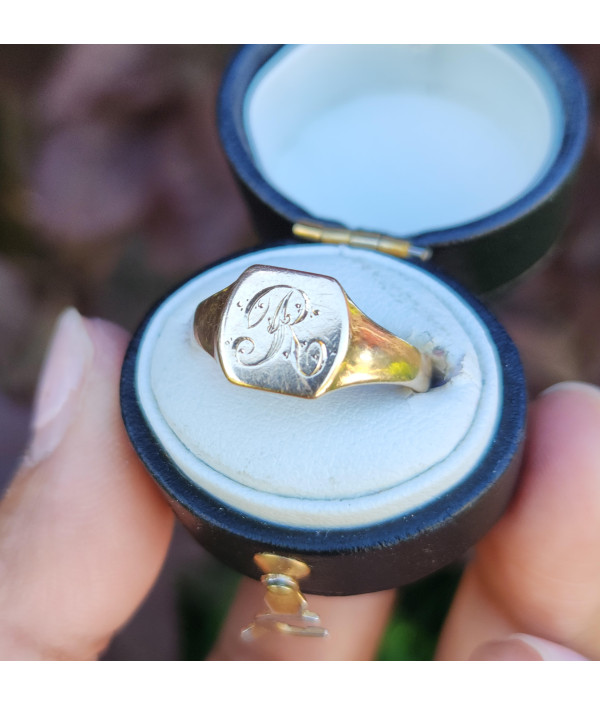 Antique 9ct Gold Rectangular Signet Ring – Monogram R Antique 9ct Gold Rectangular Signet Ring – Monogram R
