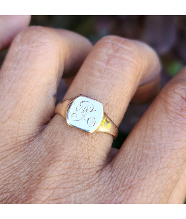 Antique 9ct Gold Rectangular Signet Ring – Monogram R Antique 9ct Gold Rectangular Signet Ring – Monogram R