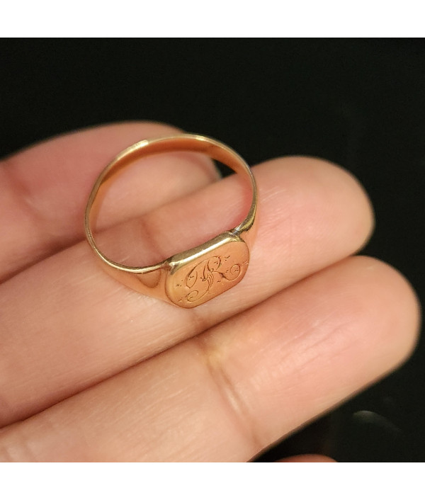 Antique 9ct Gold Rectangular Signet Ring – Monogram R Antique 9ct Gold Rectangular Signet Ring – Monogram R