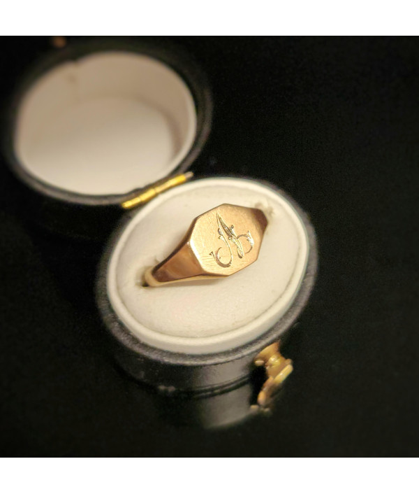 Antique 9ct Gold Hexagonal Signet Ring – Engraved A Circa 1910 Antique 9ct Gold Hexagonal Signet Ring – Engraved A Circa 1910
