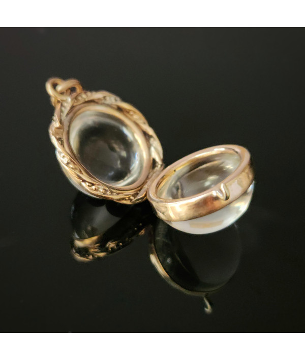 Antique Pool of Light Locket Pendant with Rock Crystal and Gold Plating Antique Pool of Light Locket Pendant with Rock Crystal and Gold Plating