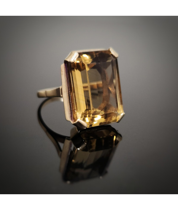 Vintage Citrine Cocktail Ring in 9ct Warm Yellow Gold c.1950s–1960s Vintage Citrine Cocktail Ring in 9ct Warm Yellow Gold c.1950s–1960s