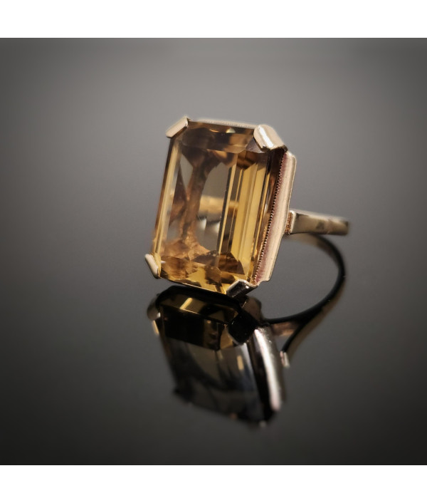 Vintage Citrine Cocktail Ring in 9ct Warm Yellow Gold c.1950s–1960s Vintage Citrine Cocktail Ring in 9ct Warm Yellow Gold c.1950s–1960s