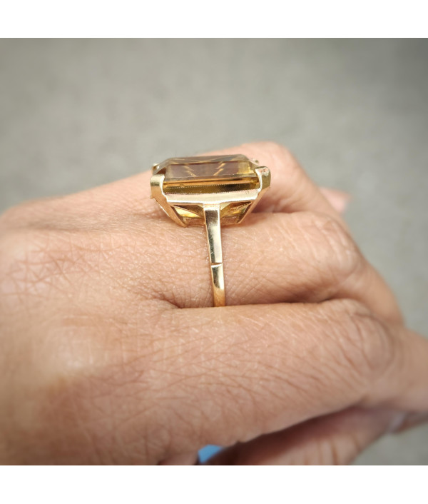 Vintage Citrine Cocktail Ring in 9ct Warm Yellow Gold c.1950s–1960s Vintage Citrine Cocktail Ring in 9ct Warm Yellow Gold c.1950s–1960s